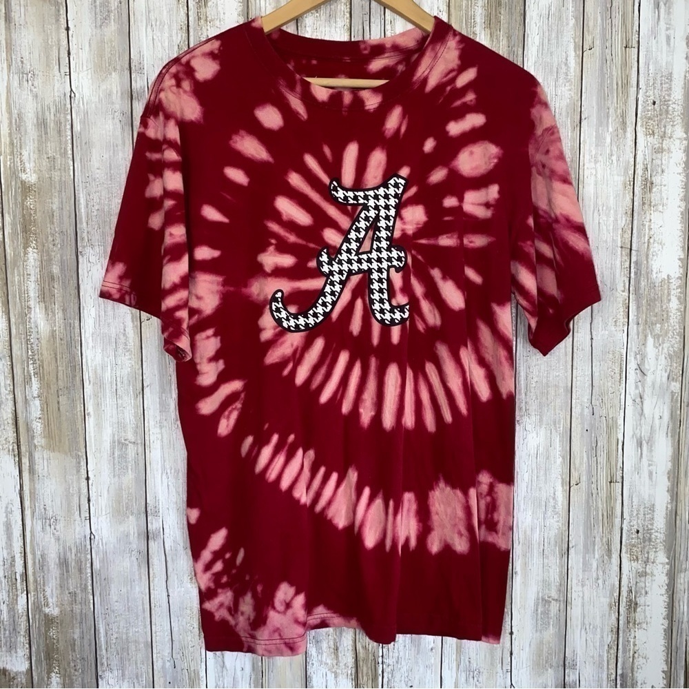 Nike Alabama Crimson Tide Tie Dye Tee Red Graphic Womenโs Small